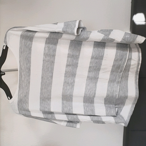 Cozy, white and grey t-shirt - Picture 1 of 3